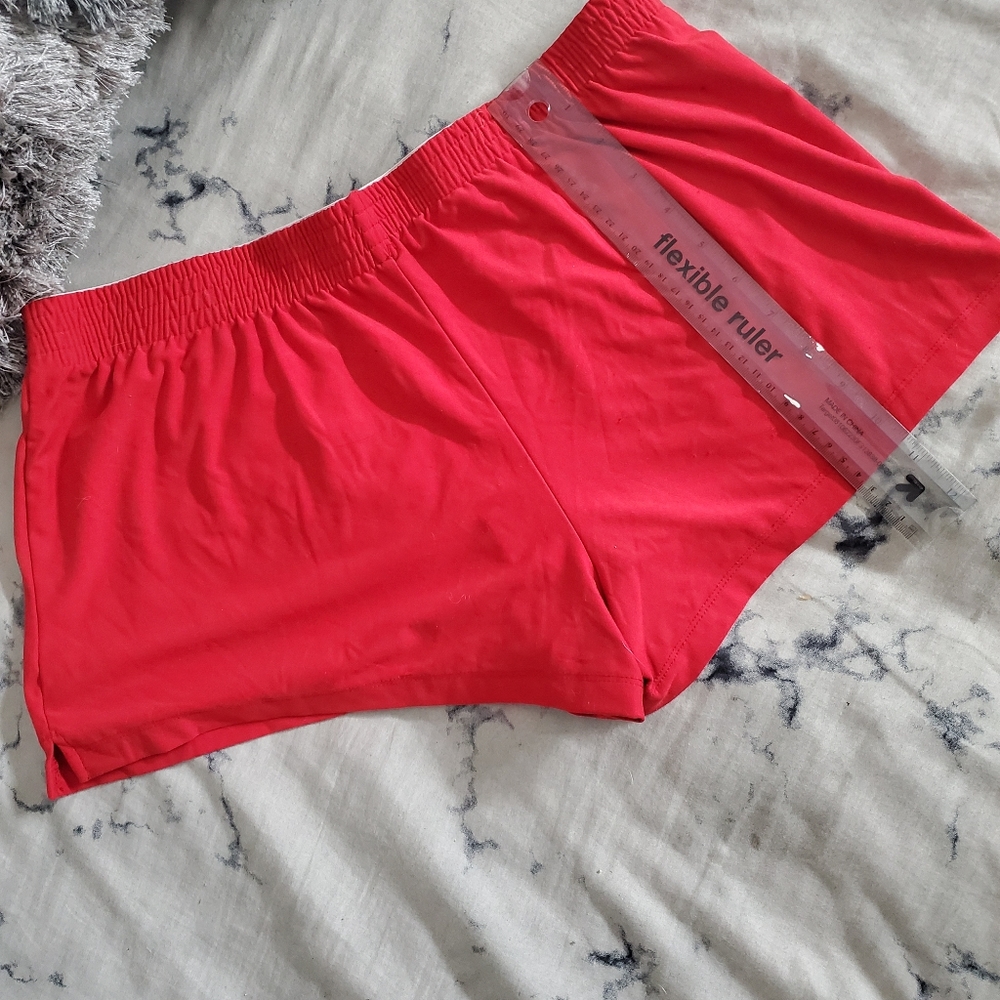 Red shorts - Picture 3 of 3